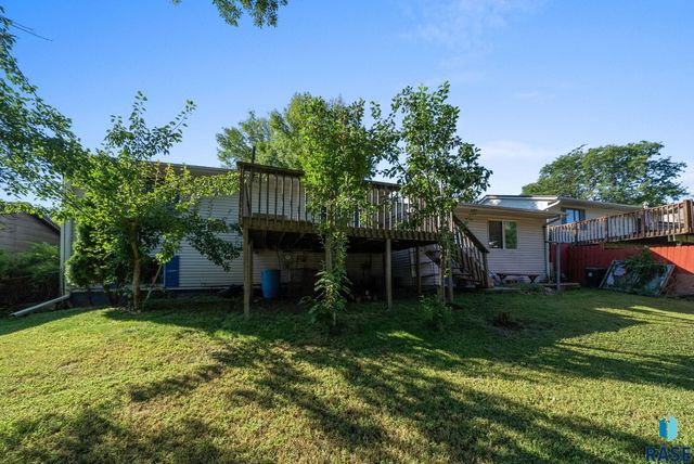 2012 E Tracy Ln Lane, Sioux Falls, SD 57103