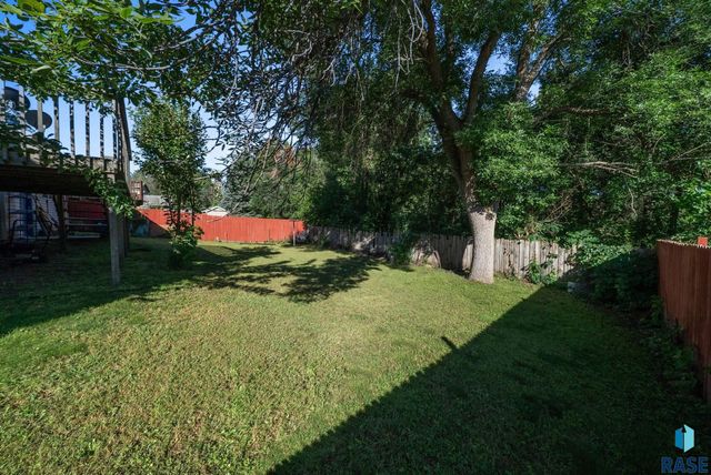 2012 E Tracy Ln Lane, Sioux Falls, SD 57103