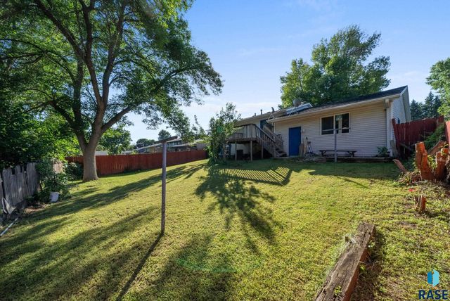 2012 E Tracy Ln Lane, Sioux Falls, SD 57103