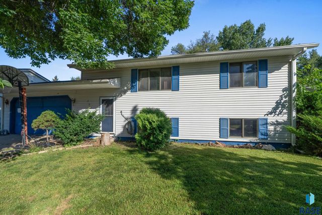 2012 E Tracy Ln Lane, Sioux Falls, SD 57103