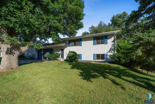 2012 E Tracy Ln Lane, Sioux Falls, SD 57103