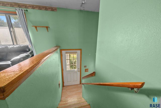 2012 E Tracy Ln Lane, Sioux Falls, SD 57103