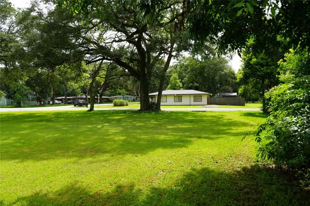 2606 N Houston Drive, La Marque, TX 77568