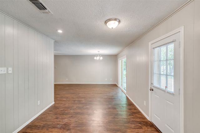 2833 Kingsbury Avenue, Richland Hills, TX 76118