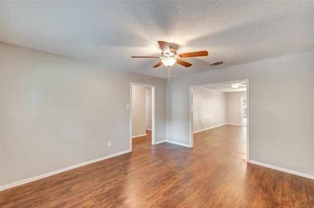 2833 Kingsbury Avenue, Richland Hills, TX 76118