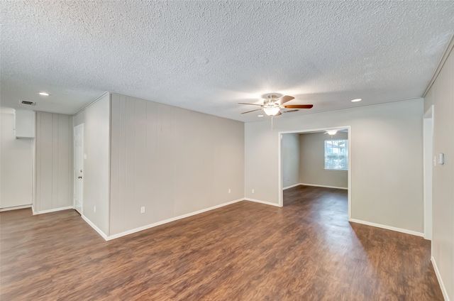 2833 Kingsbury Avenue, Richland Hills, TX 76118