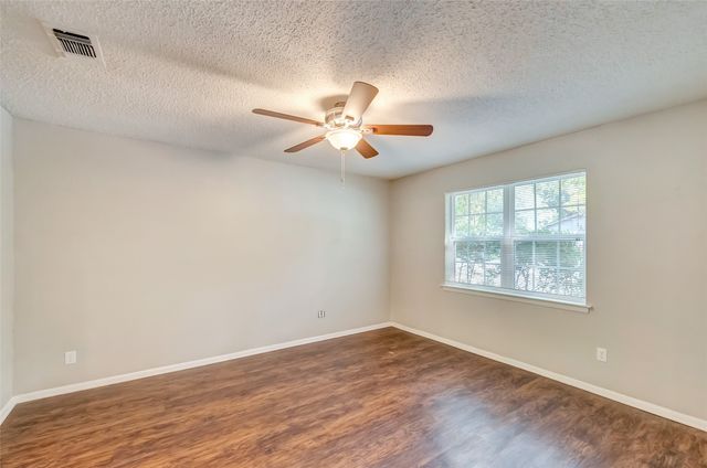 2833 Kingsbury Avenue, Richland Hills, TX 76118