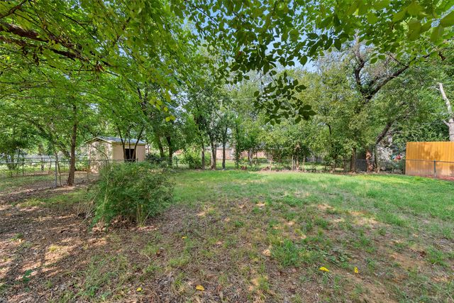 2833 Kingsbury Avenue, Richland Hills, TX 76118