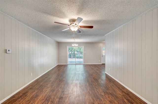 2833 Kingsbury Avenue, Richland Hills, TX 76118