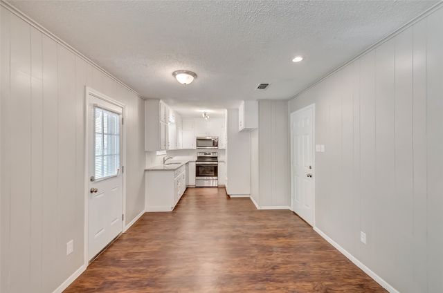 2833 Kingsbury Avenue, Richland Hills, TX 76118