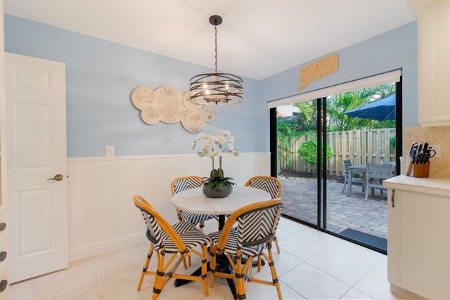 2524 La Cristal Circle, Palm Beach Gardens, FL 33410