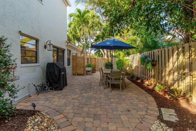2524 La Cristal Circle, Palm Beach Gardens, FL 33410