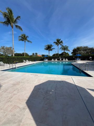 2524 La Cristal Circle, Palm Beach Gardens, FL 33410