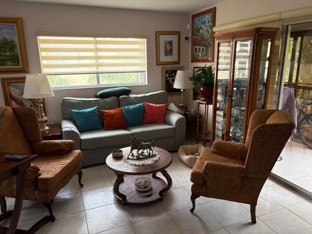 800 SW 142nd 401n, Pembroke Pines, FL 33027