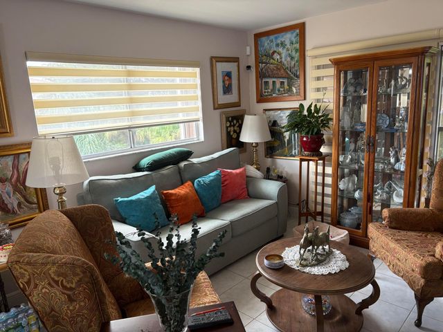 800 SW 142nd 401n, Pembroke Pines, FL 33027