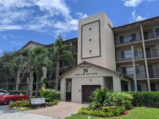 800 SW 142nd 401n, Pembroke Pines, FL 33027
