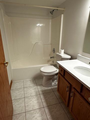 7751 Bristol Park Drive 4NW, Tinley Park, IL 60477