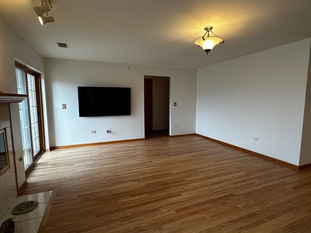 7751 Bristol Park Drive 4NW, Tinley Park, IL 60477