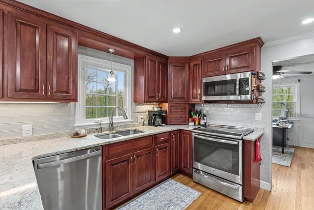 29 Old Sawmill Road, Bedford, NH 03110