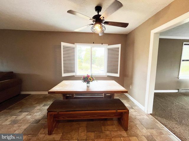 877 KING LEAR DR, Charles Town, WV 25414