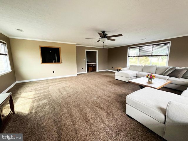 877 KING LEAR DR, Charles Town, WV 25414