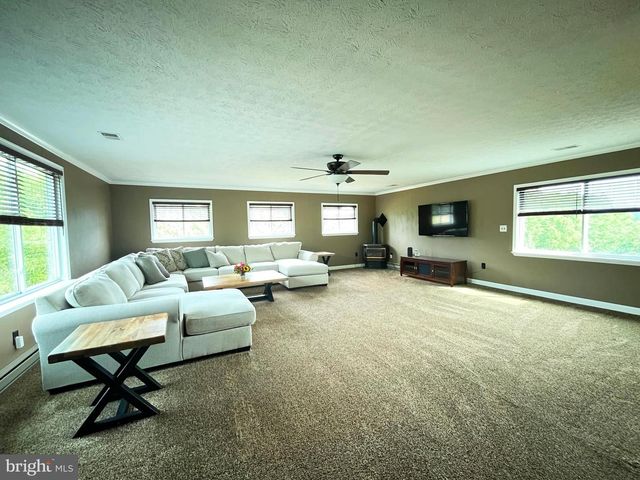 877 KING LEAR DR, Charles Town, WV 25414