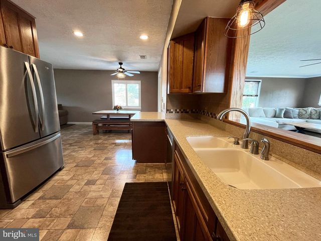 877 KING LEAR DR, Charles Town, WV 25414