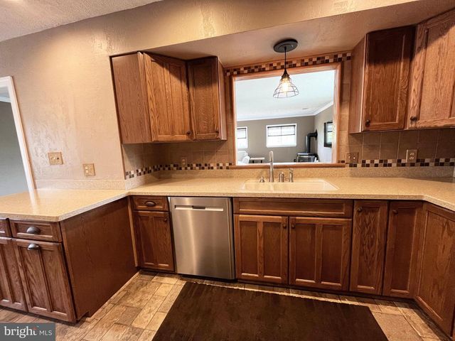 877 KING LEAR DR, Charles Town, WV 25414