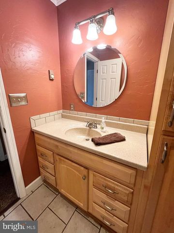 877 KING LEAR DR, Charles Town, WV 25414