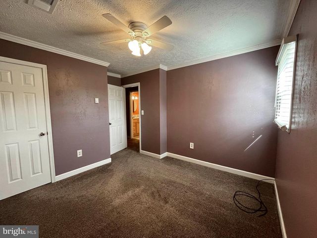 877 KING LEAR DR, Charles Town, WV 25414