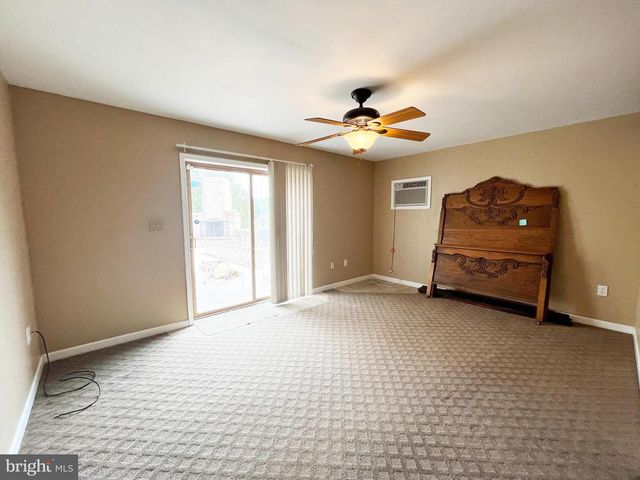 877 KING LEAR DR, Charles Town, WV 25414