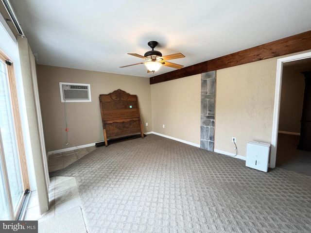 877 KING LEAR DR, Charles Town, WV 25414