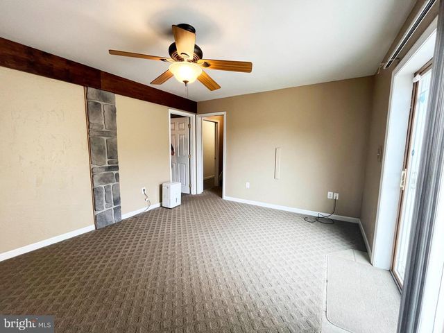 877 KING LEAR DR, Charles Town, WV 25414