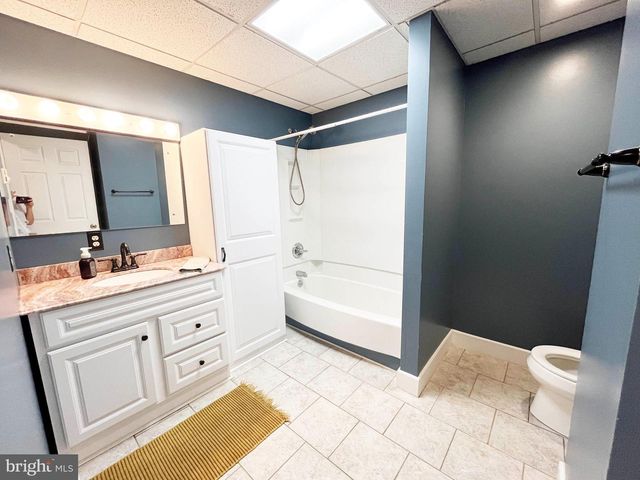 877 KING LEAR DR, Charles Town, WV 25414