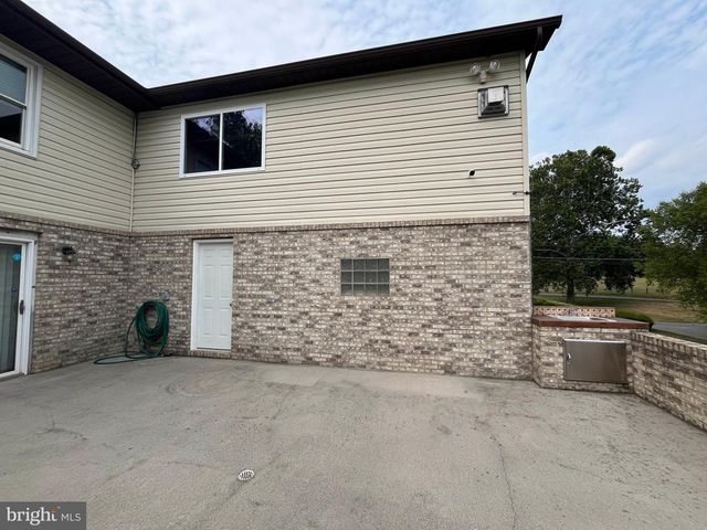 877 KING LEAR DR, Charles Town, WV 25414