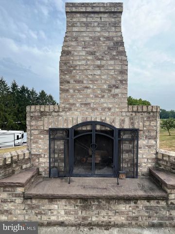 877 KING LEAR DR, Charles Town, WV 25414