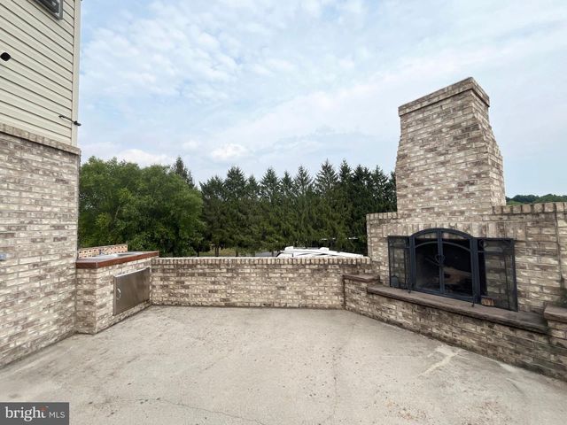 877 KING LEAR DR, Charles Town, WV 25414