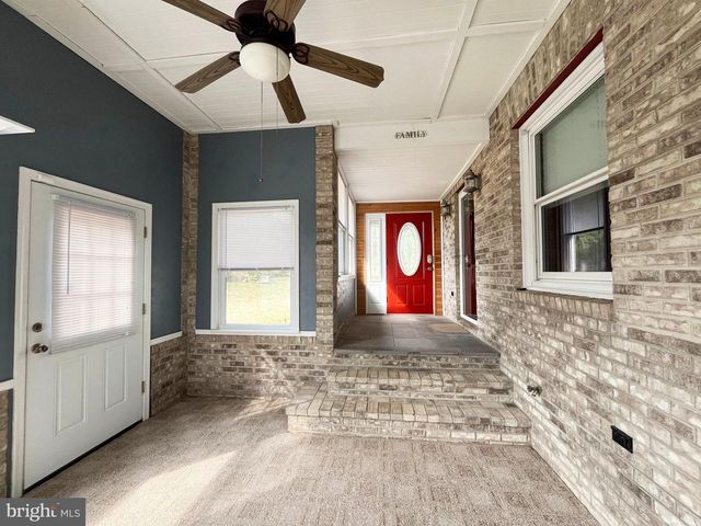 877 KING LEAR DR, Charles Town, WV 25414