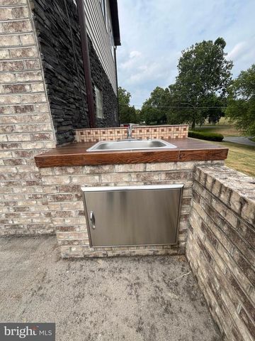 877 KING LEAR DR, Charles Town, WV 25414