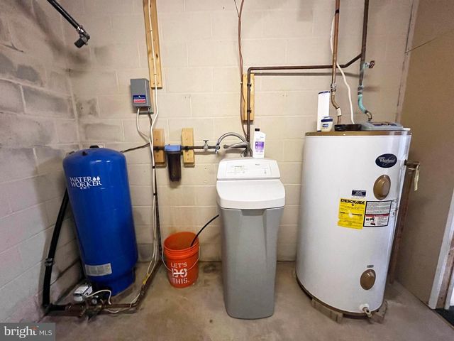 877 KING LEAR DR, Charles Town, WV 25414