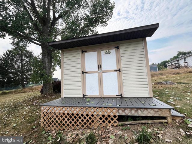 877 KING LEAR DR, Charles Town, WV 25414