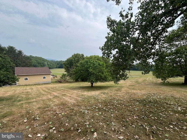 877 KING LEAR DR, Charles Town, WV 25414