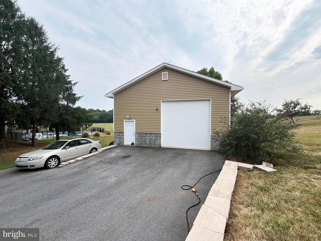 877 KING LEAR DR, Charles Town, WV 25414