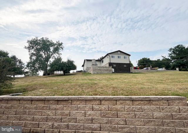 877 KING LEAR DR, Charles Town, WV 25414