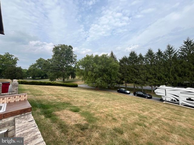 877 KING LEAR DR, Charles Town, WV 25414