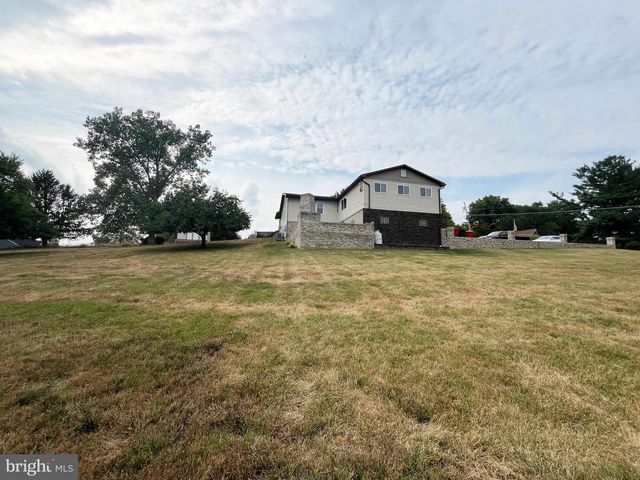 877 KING LEAR DR, Charles Town, WV 25414