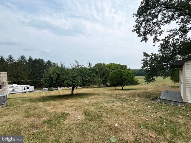 877 KING LEAR DR, Charles Town, WV 25414