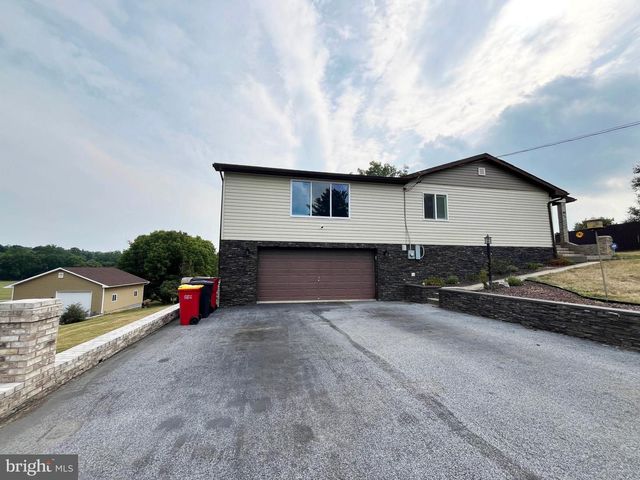 877 KING LEAR DR, Charles Town, WV 25414