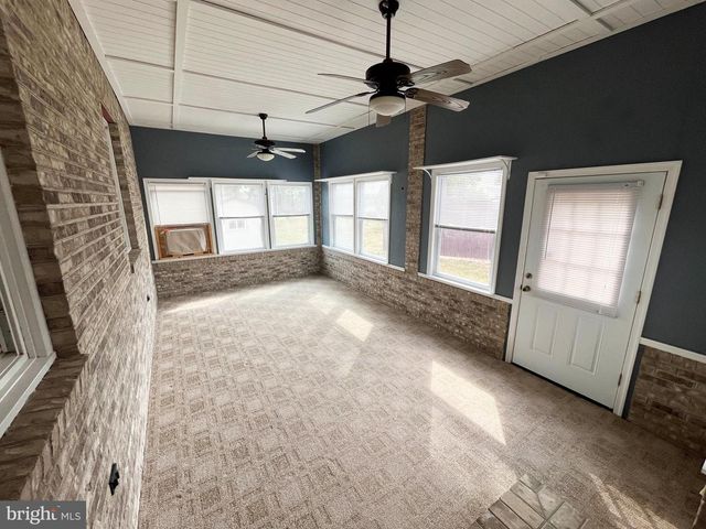 877 KING LEAR DR, Charles Town, WV 25414