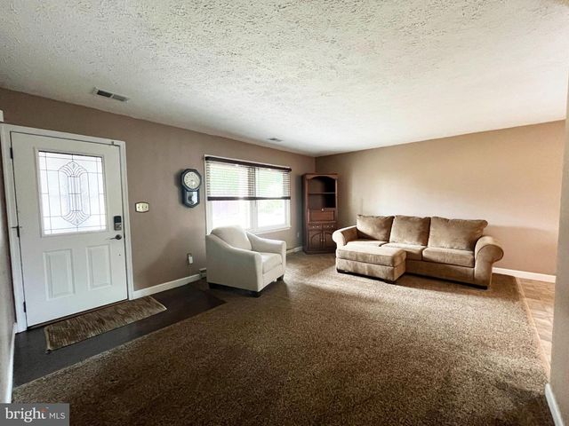 877 KING LEAR DR, Charles Town, WV 25414